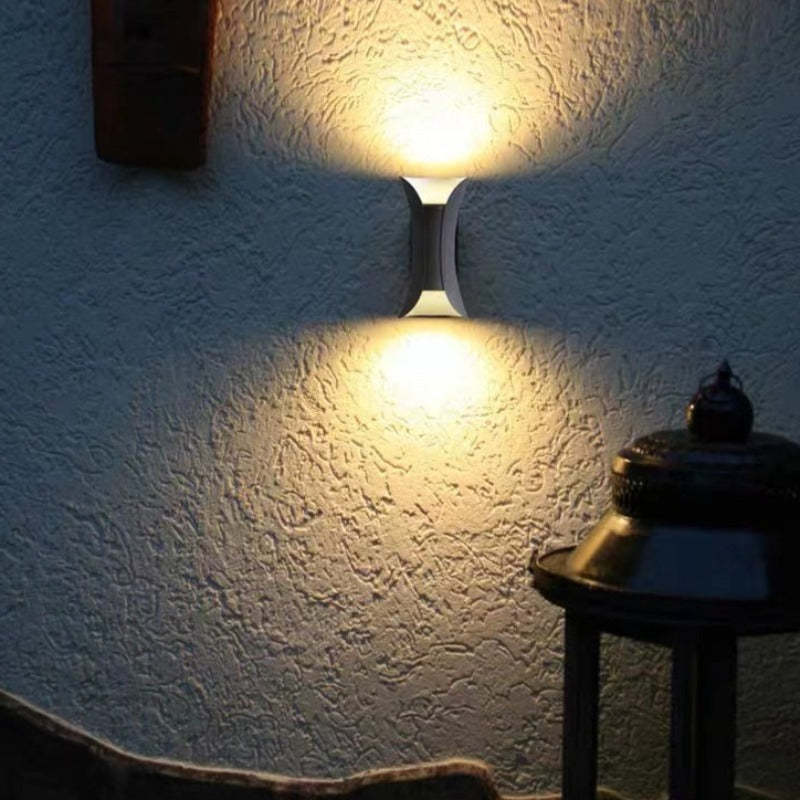 Durable metal LED outdoor wall light, IP65 for all-weather protection.