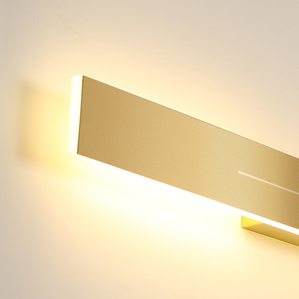 Sleek LED wall light, modern linear design, ideal for elegant indoor spaces.