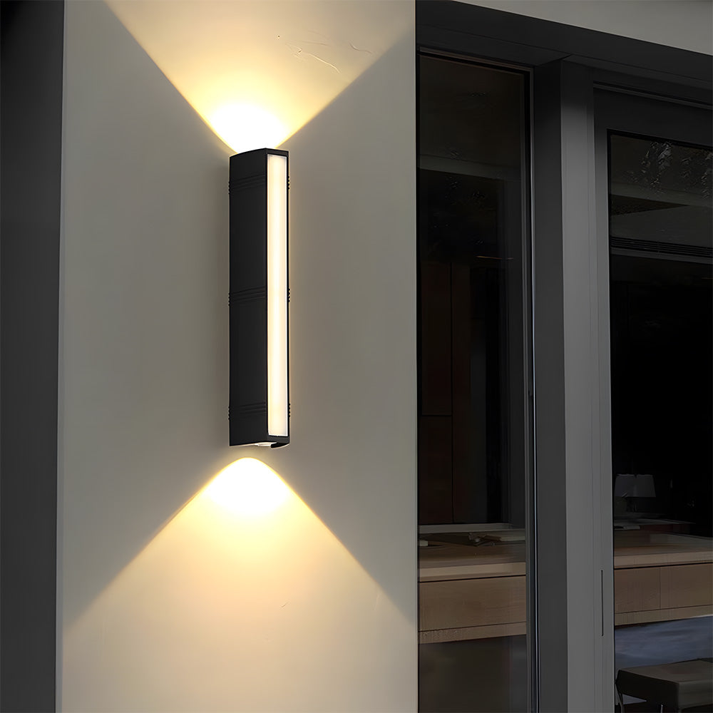 Versatile modern LED wall light, suitable for garden, patio, porch, and facade lighting.