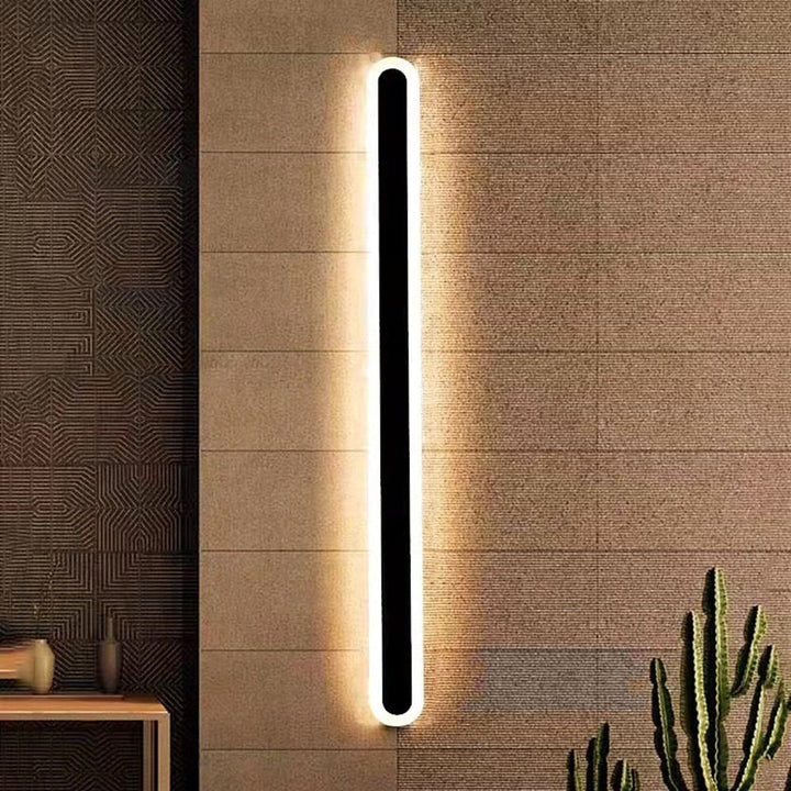 Durable weather-resistant modern LED garden lamp, linear design, ideal for illuminating outdoor landscapes.