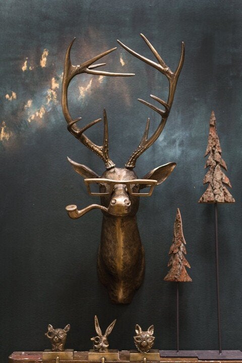 Resin gazelle wall art, elegant modern animal decor for stylish living room interiors.