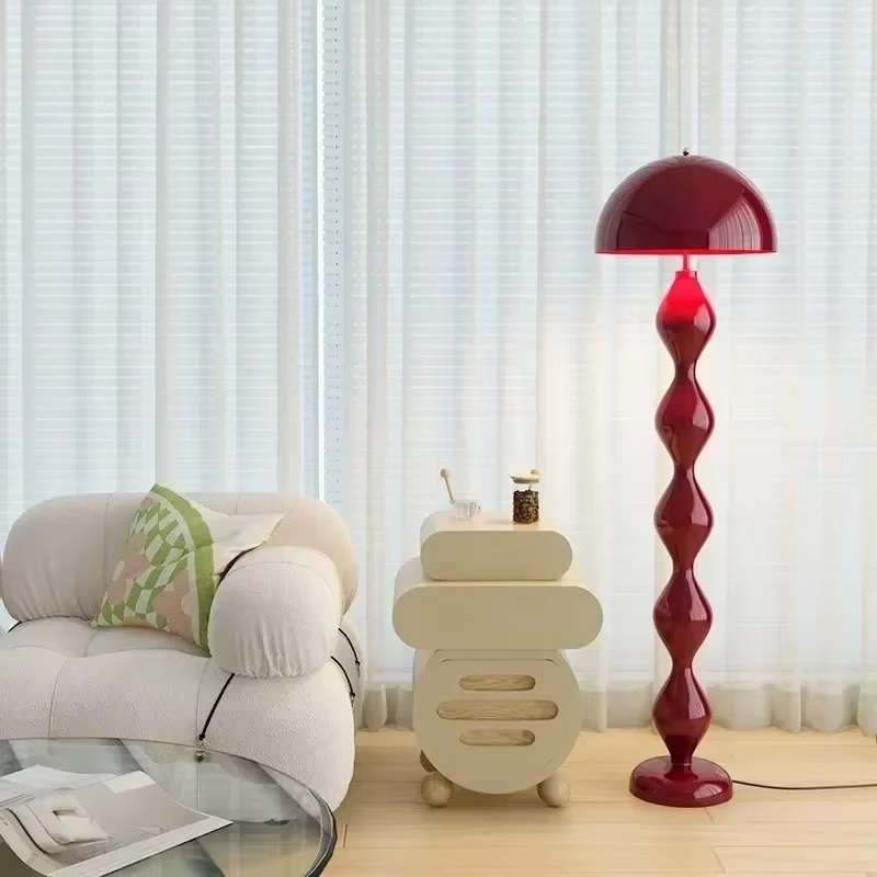 Elegant modern floor lamp, an LED lighting solution for a sophisticated living room ambiance.