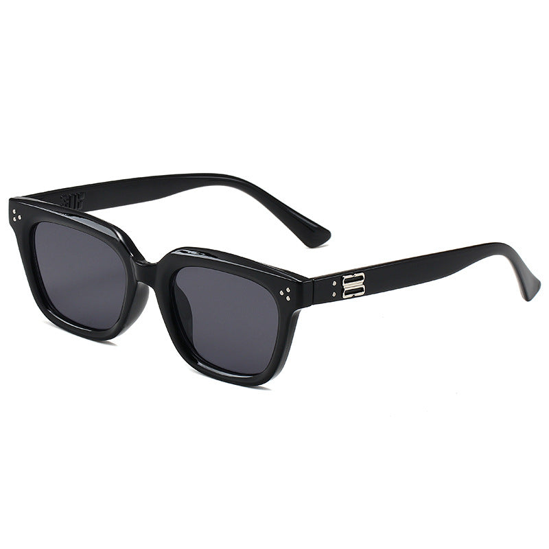 Unisex travel essential sunglasses with clear vision & superior UV protection.