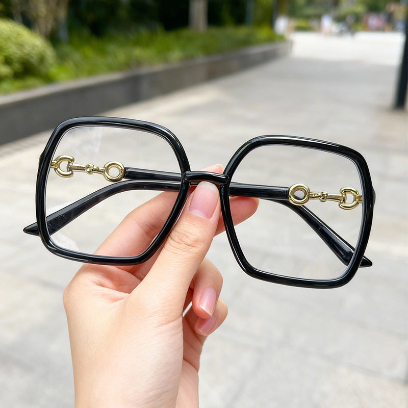 High-quality modern square frame glasses with clear lenses, ensuring comfortable vision. Unisex eyewear.