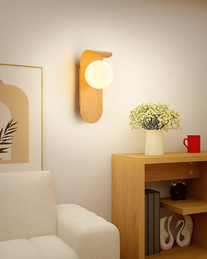 Artistic wood effect LED wall lamp, frosted globe, for a touch of modern elegance.