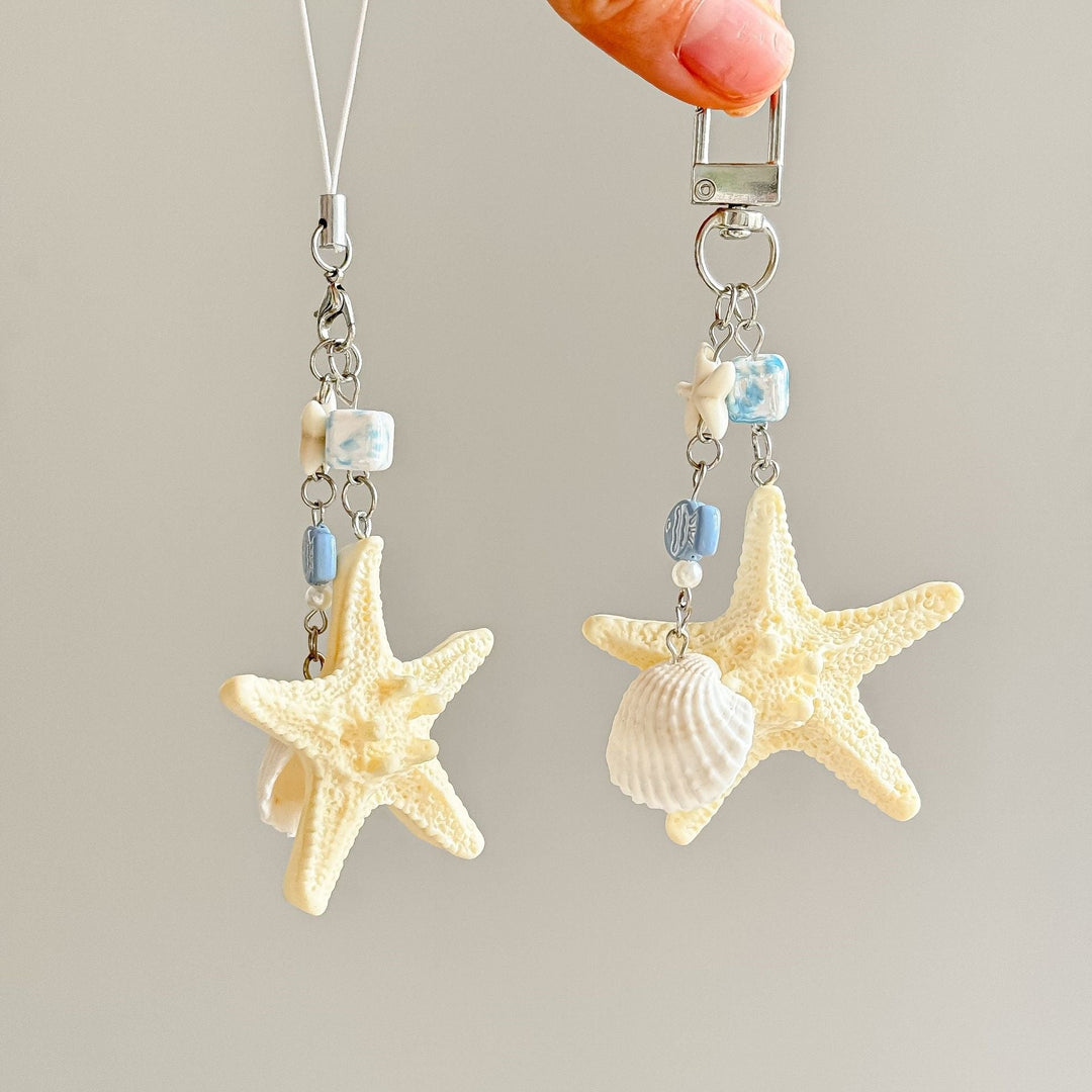 Ocean-inspired gift keychain featuring beautiful shell and starfish designs; a perfect beach accessory.