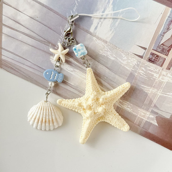 Decorative shell and starfish keychain accessory, adding a touch of nautical charm to bags & keys.