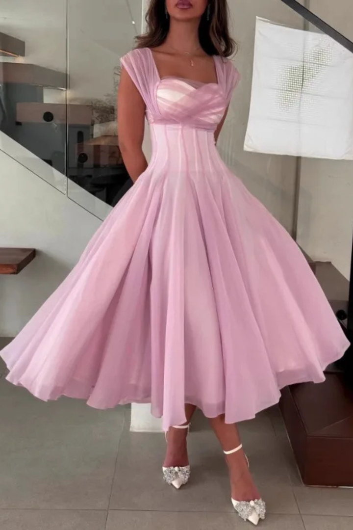 Formal midi dress with a flattering sweetheart neckline & flared skirt. Ideal for evening wear & special occasions.