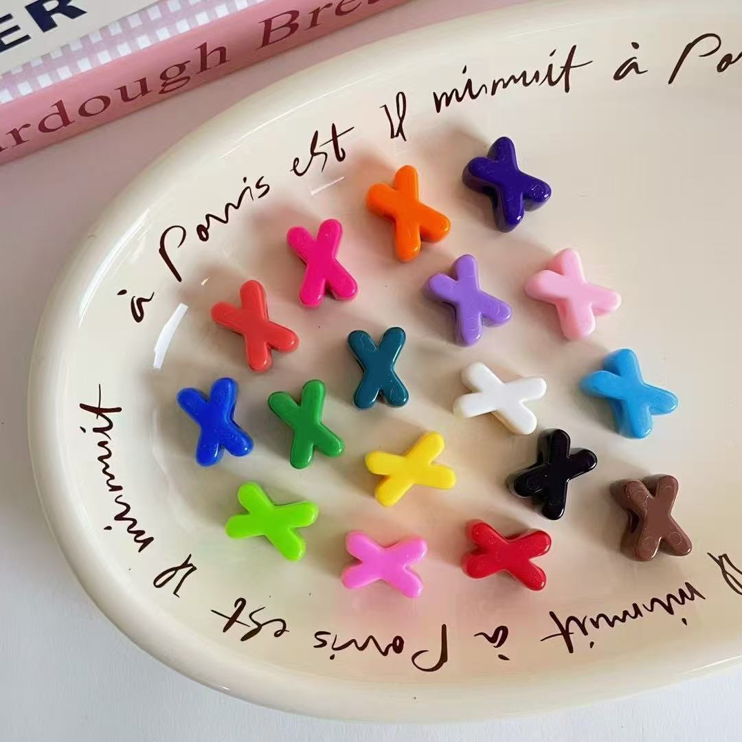 Personalized 'U' letter keychain, a durable key charm & unique accessory.