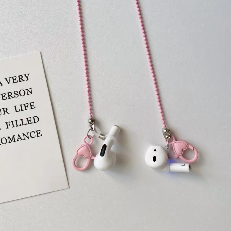 Stylish pink phone chain for women. Fashionable smartphone strap with heart design, secure & hands-free.