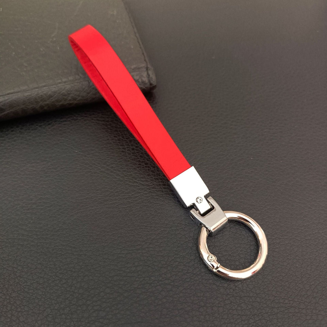 Sophisticated brown leather key holder, a premium and practical accessory for everyday keys.