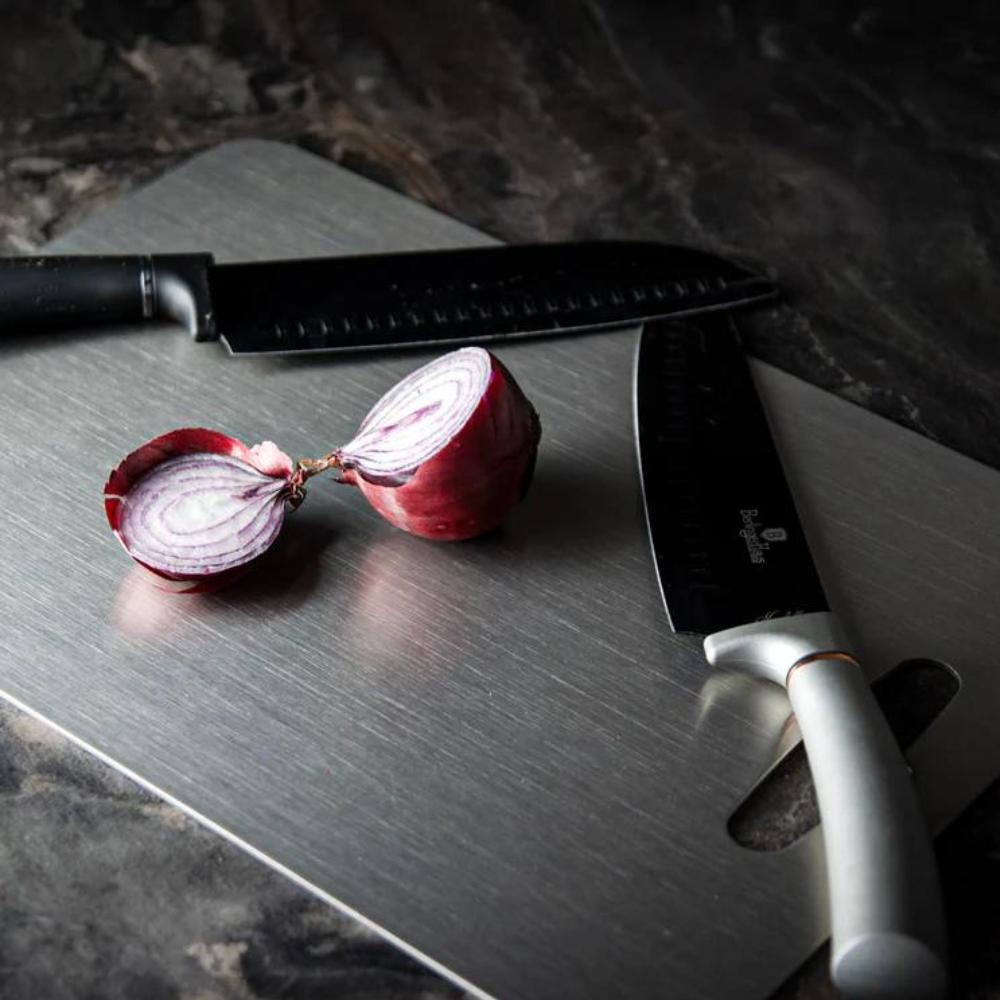 Easy-clean stainless steel cutting board, a premium choice for kitchen hygiene and safe food handling.