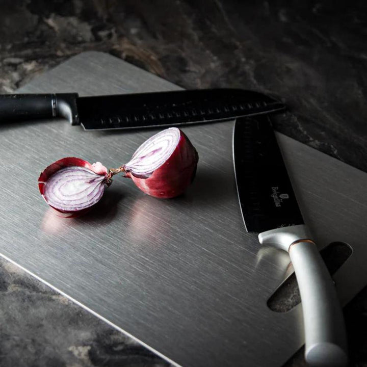 Easy-clean stainless steel cutting board, a premium choice for kitchen hygiene and safe food handling.