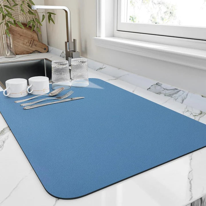 Microfiber kitchen dish drying mat, perfect for quick-drying dishes and protecting countertops.