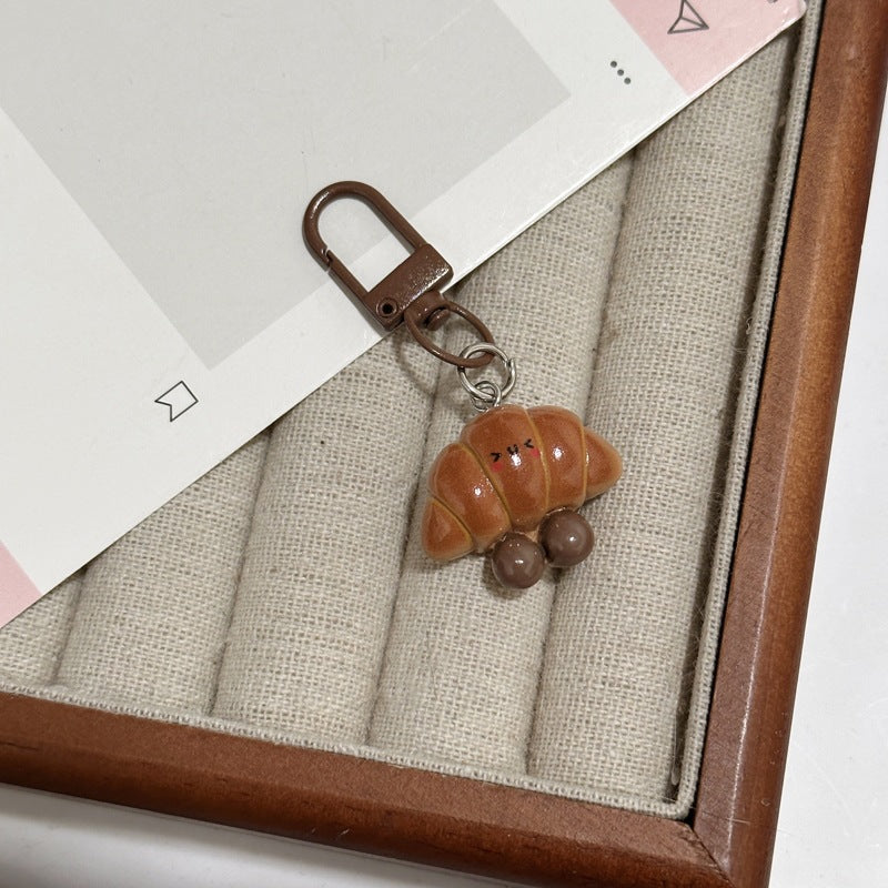 Miniature bread bun keychain, a delightful foodie gift & stylish bag charm accessory.