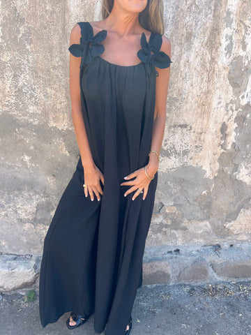 Comfortable beige U-neck maxi dress with elegant bow straps, ideal for summer vacation.
