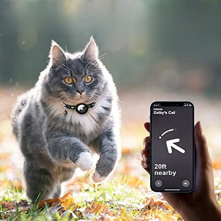 Durable reflective cat collar with GPS device holder, quick release function.