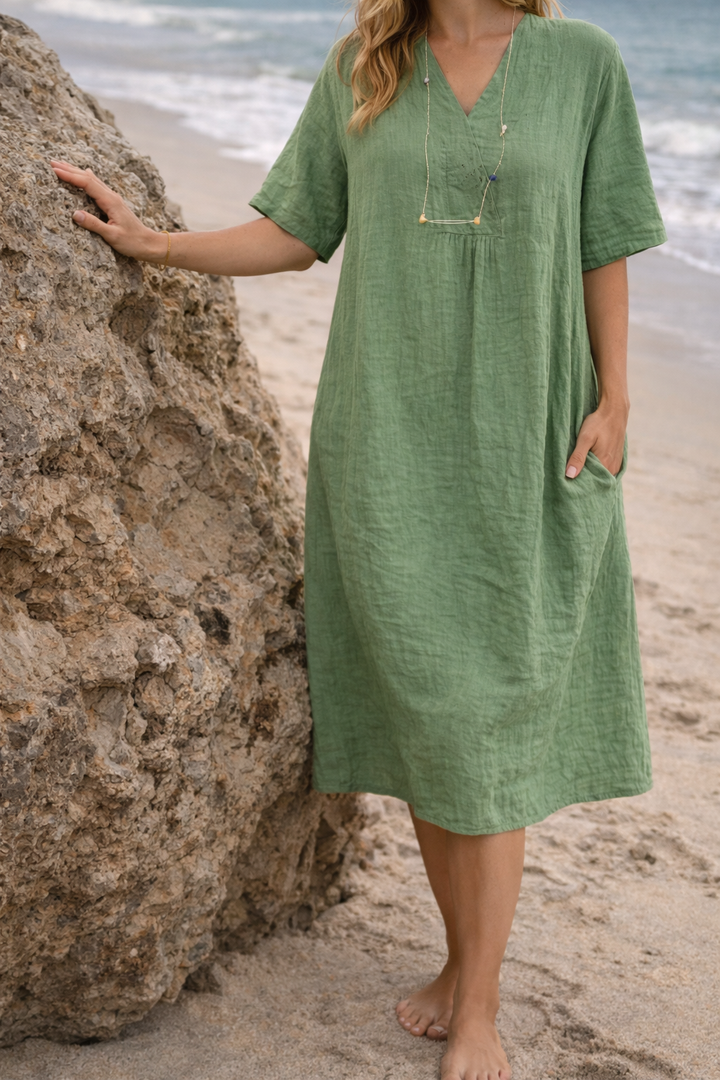 Chic women's V-neck midi dress with a relaxed fit, perfect for casual summer days. Includes practical pockets.