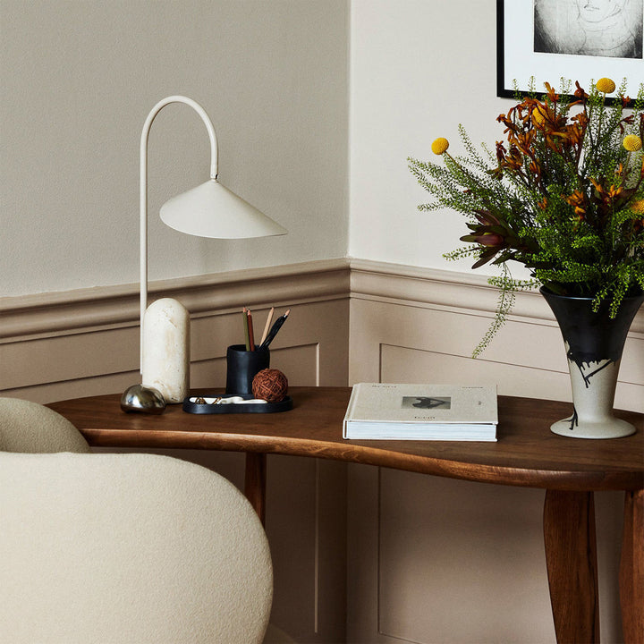 Reyaris modern lighting, arch design, sophisticated home decor item.