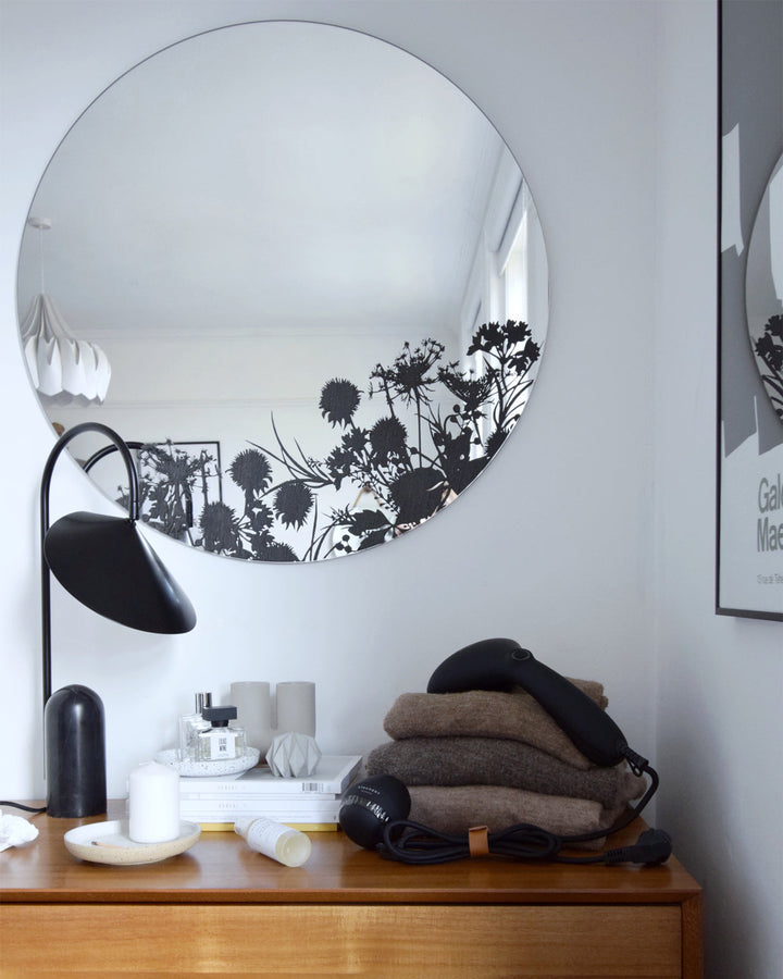 Reyaris living room accent lamp, modern arch design, stylish and functional.