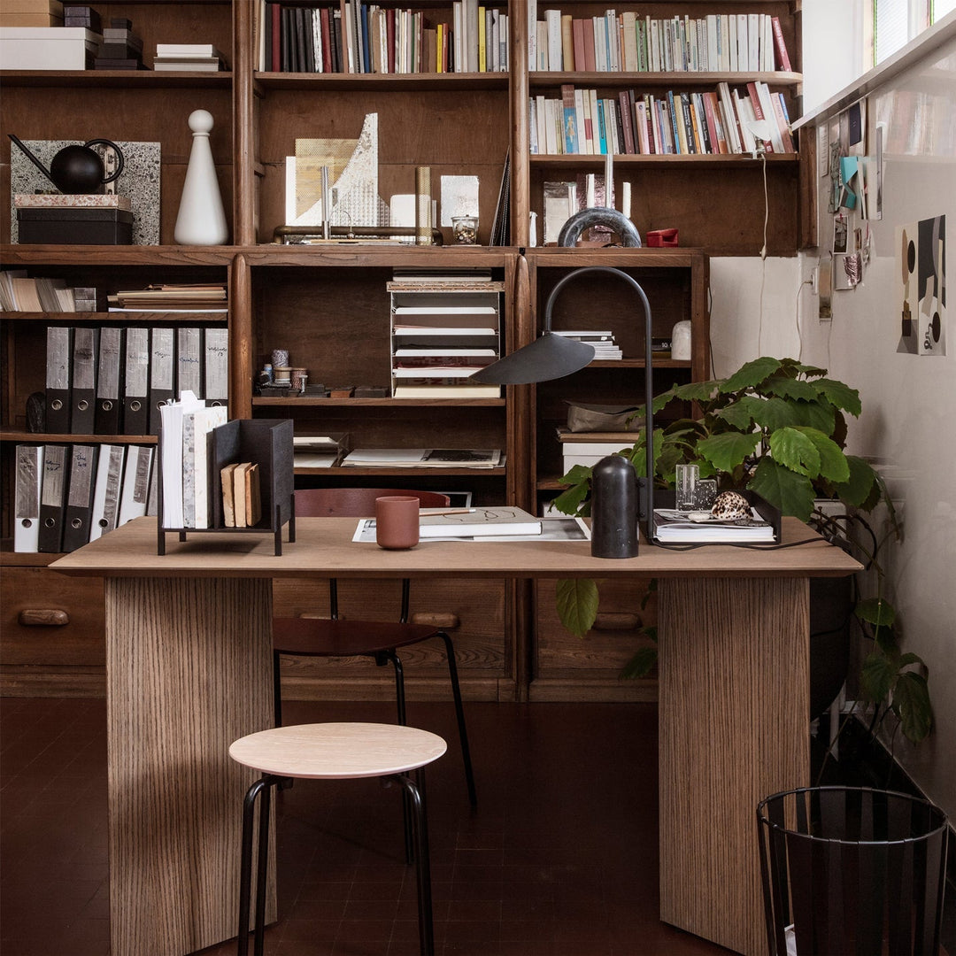 Reyaris task light, modern arch lamp, sleek and efficient.
