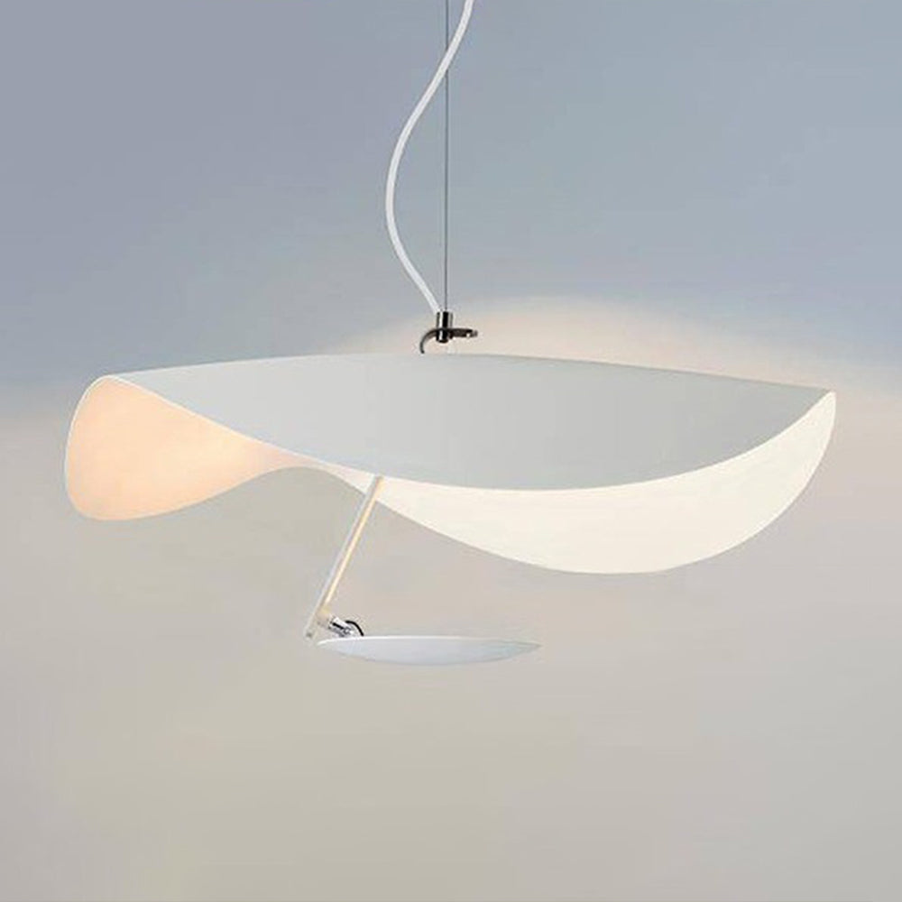 Gold modern leaf design light, a sculptural element for sophisticated living rooms.