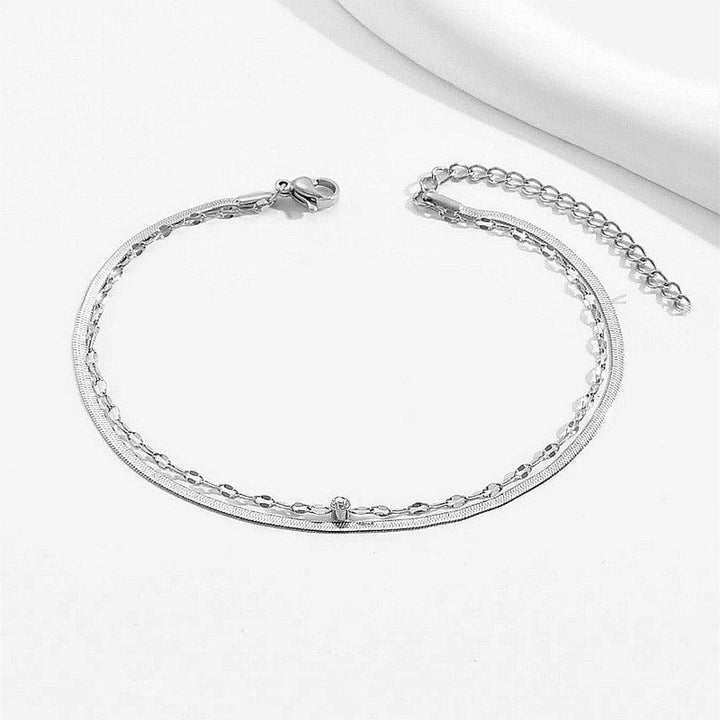 Modern minimalist gold chain anklet, a sleek and delicate women's foot accessory for contemporary style.