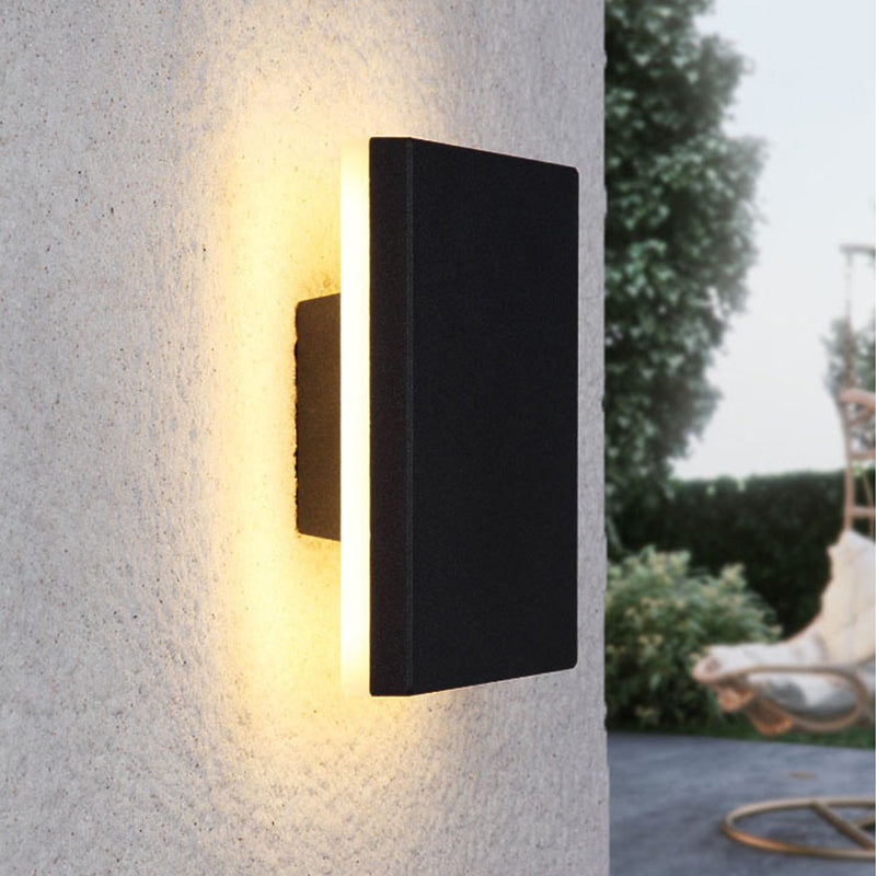 Smart outdoor LED wall lamp, providing excellent modern lighting for entrances.