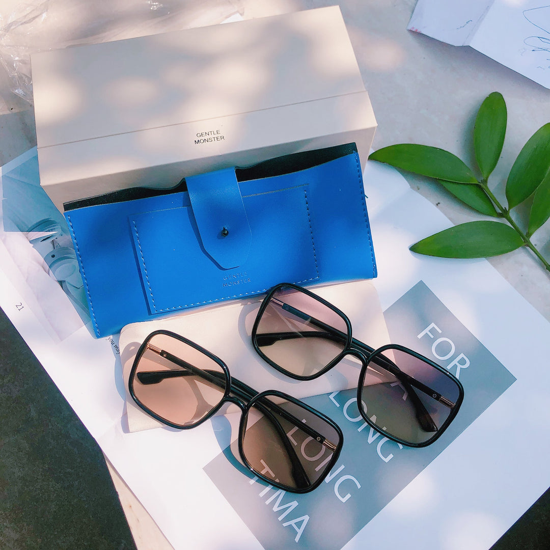Versatile unisex square sunglasses for outdoor style, offering essential UV protection and trendy fashion.