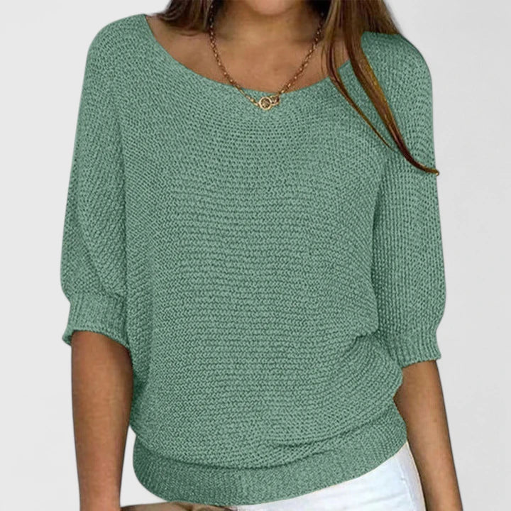 Versatile women's knit pullover jumper in a comfortable design, ideal for autumn/winter casual outfits.