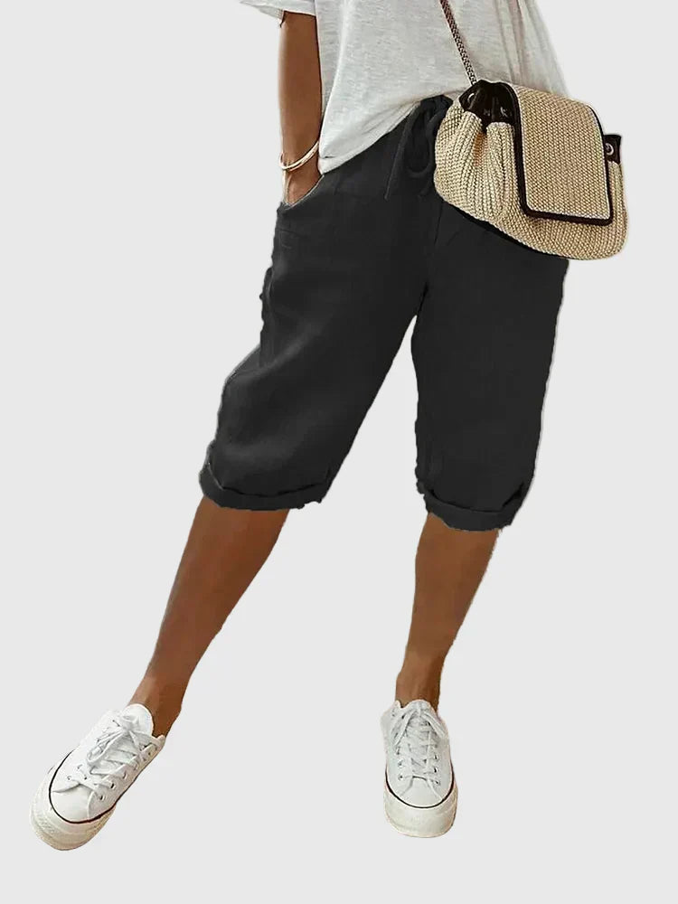 Soft tailored women's comfort shorts with elastic waist, perfect for everyday wear and chic summer fashion.