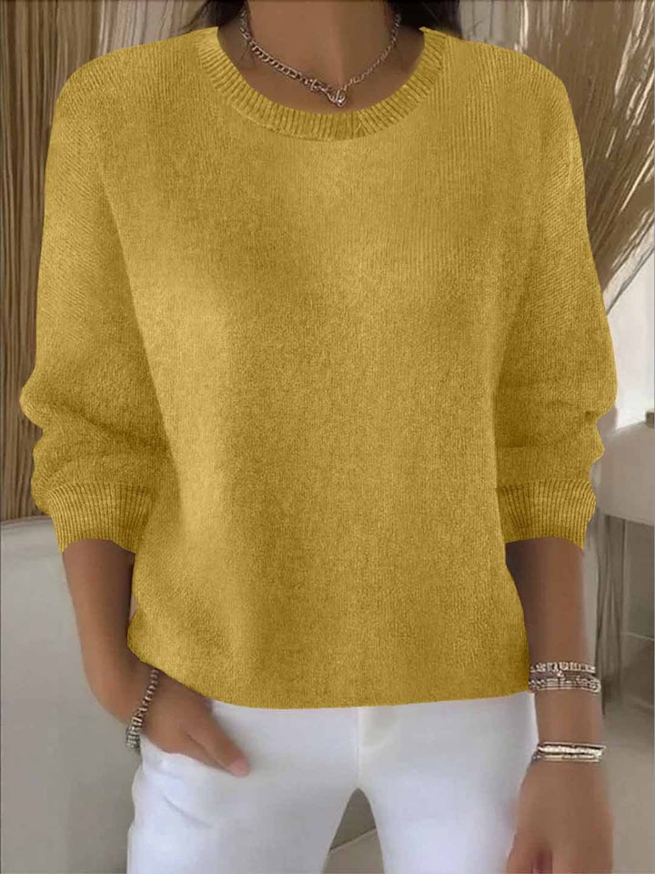 Sophisticated women's jumper in a cozy, long-sleeve design for elegant comfort & versatile fall fashion.