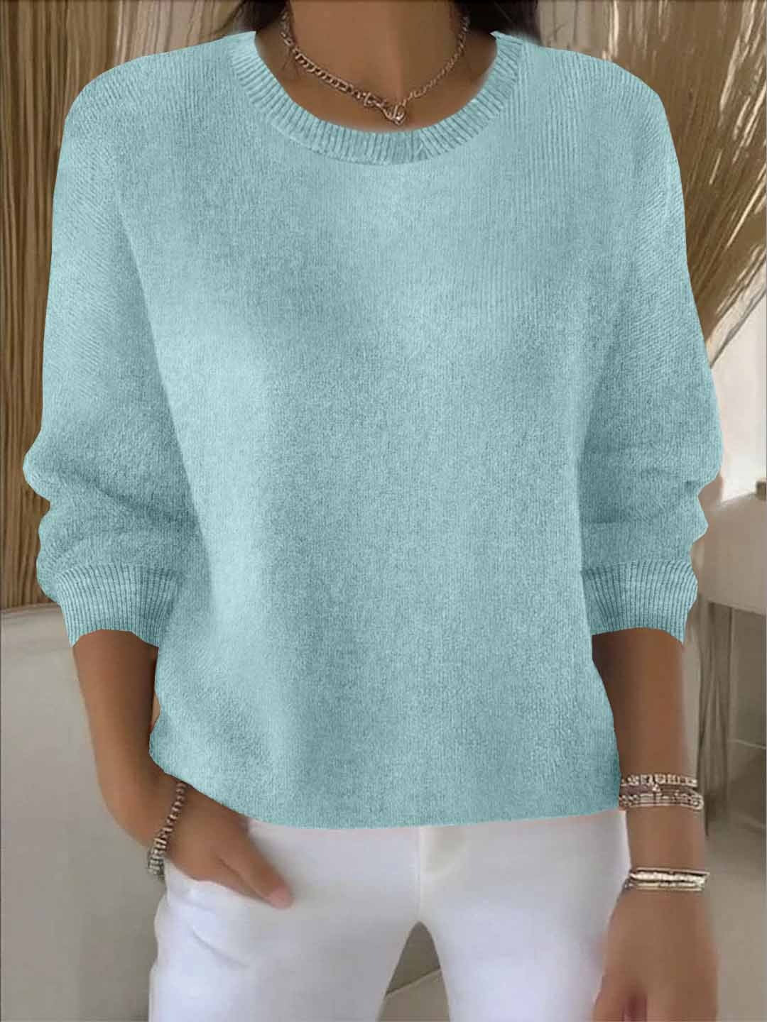Sophisticated women's long-sleeve jumper for elegant comfort, perfect for chic fall & winter fashion.