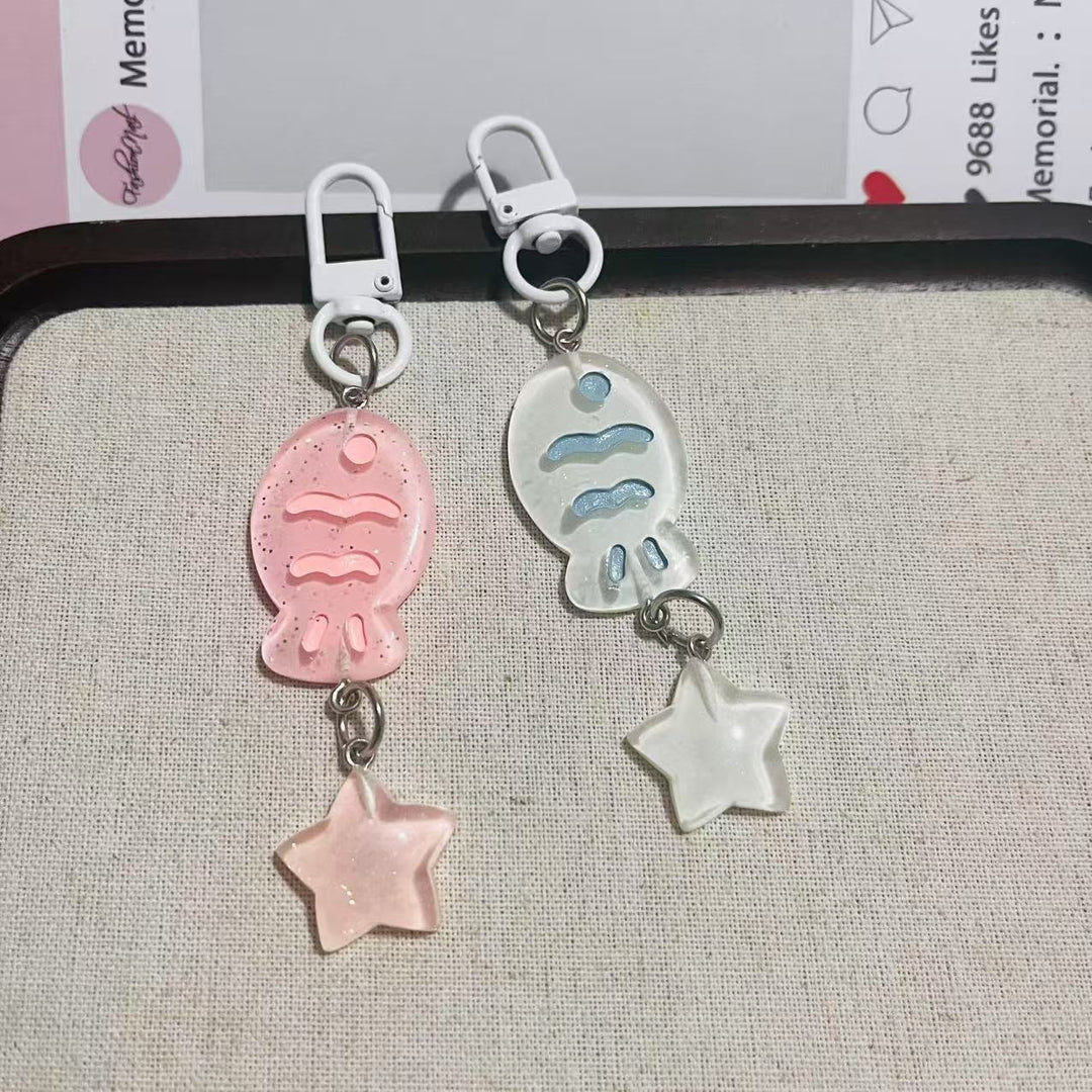 Unisex sparkling acrylic fish & star keychain, a stylish accessory for keys, bags, or gifts.