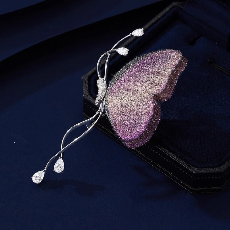 Elegant sparkling crystal butterfly brooch, a chic decorative pin to enhance women's clothing.
