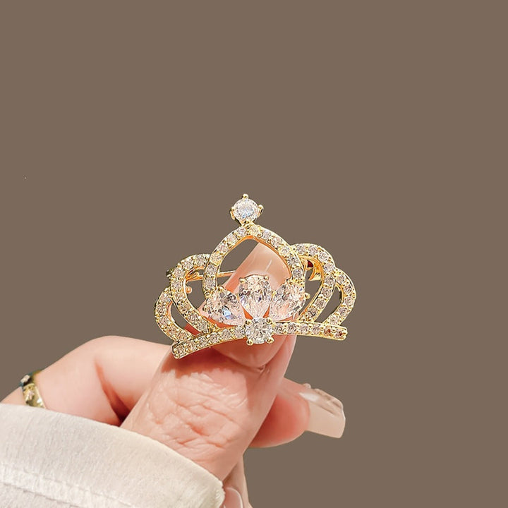 Sparkling crystal crown brooch pin, women's elegant jewelry accessory for coats, dresses or gifts.