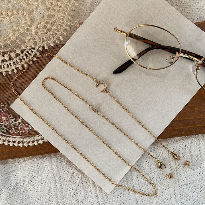 Stylish women's sparkling crystal necklace. Elegant pendant jewelry, a perfect gift and versatile fashion accessory.