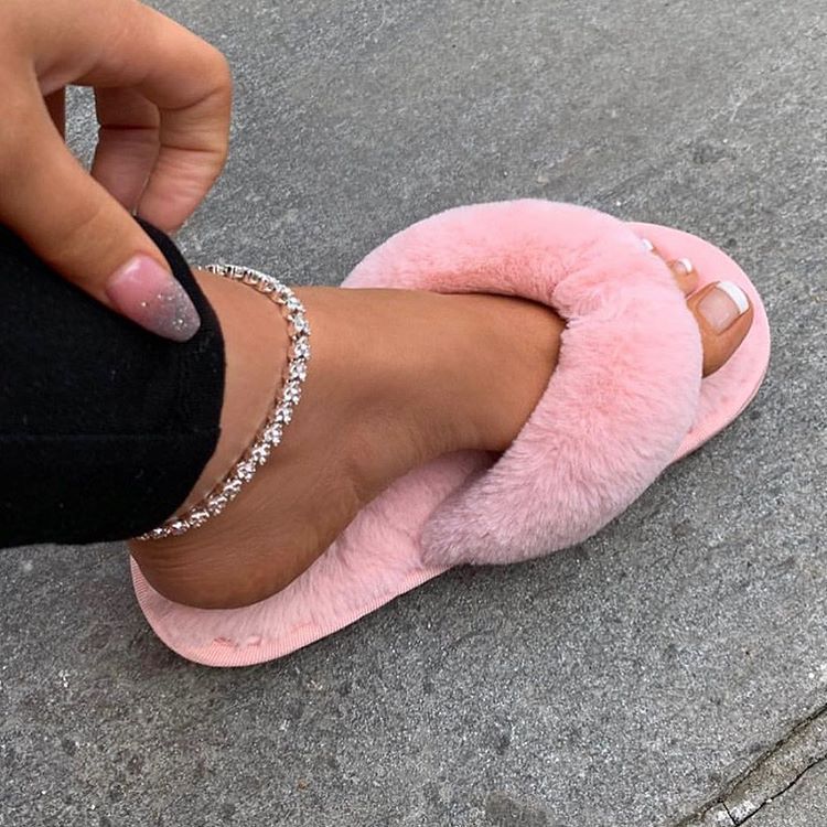 Elegant crystal ankle bracelet for women, sparkling design, perfect gift for her. Adjustable fashion jewelry.