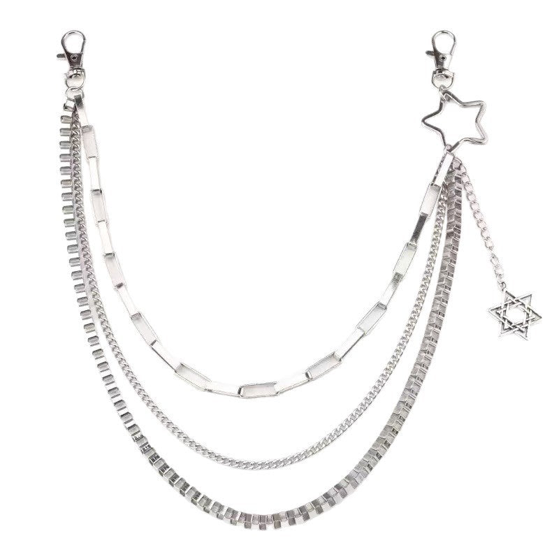 Detailed sparkling star pendant chain, an elegant style enhancer for bags or keyrings.