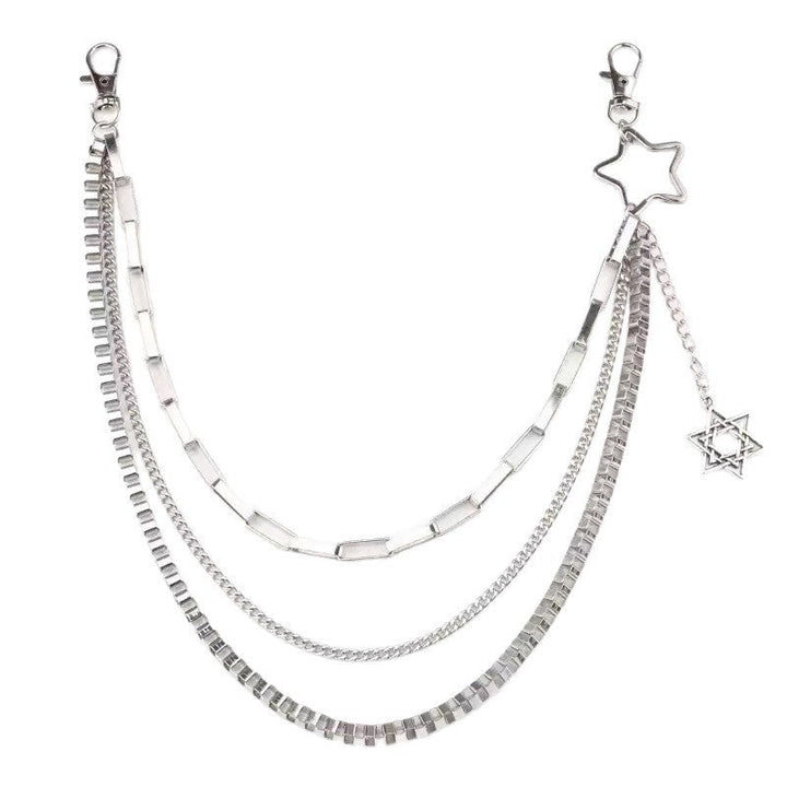 Detailed sparkling star pendant chain, an elegant style enhancer for bags or keyrings.