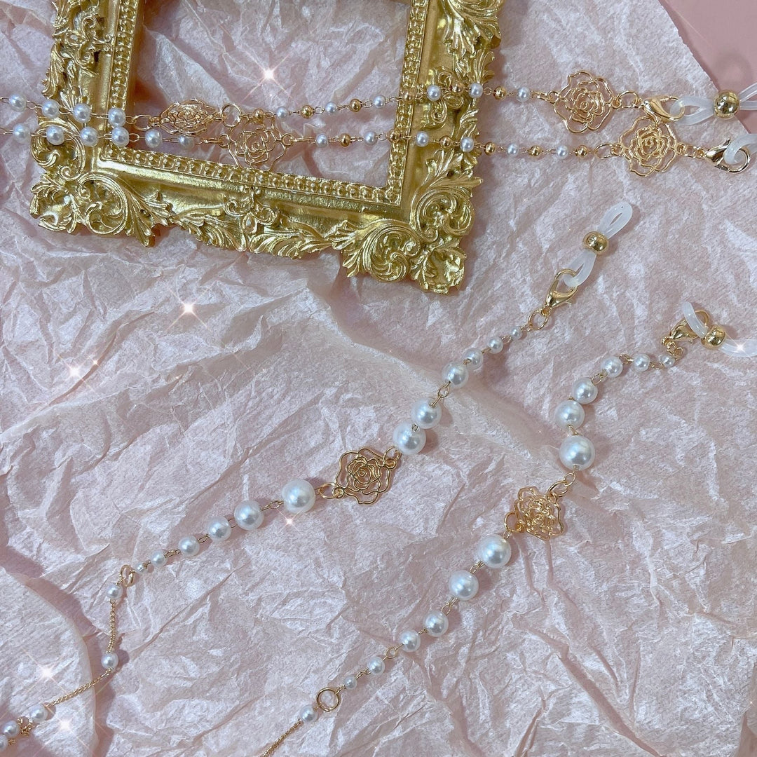 Unisex sparkling pearl & floral glasses holder chain, a chic beaded eyewear accessory for stylish eyewear.