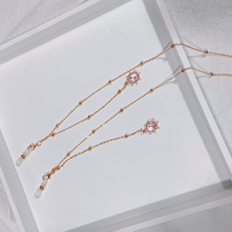 Close-up of a dazzling pink crystal teardrop pendant necklace, exquisite women's fashion jewelry.