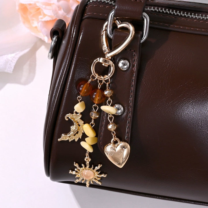 Glamorous metal sun and star keychain, a chic accessory for women.