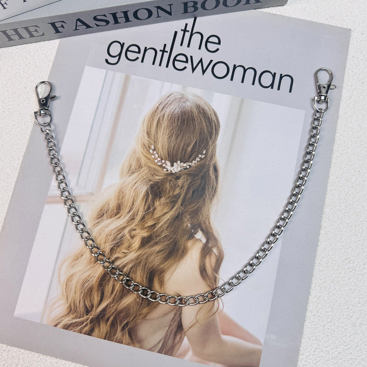 Stunning decorative hair chain, a sparkling metal hairpiece creating an elegant statement for women.