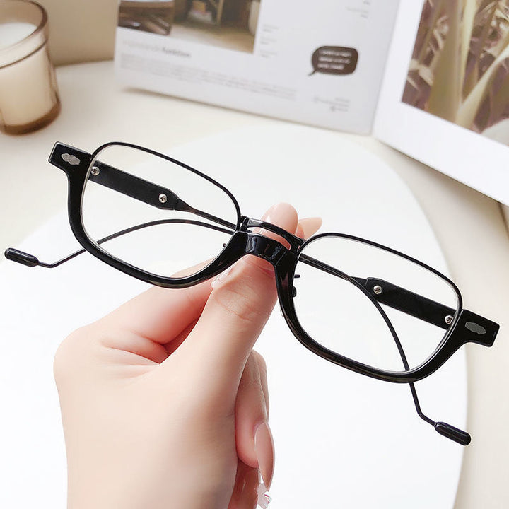 Lightweight rectangular everyday glasses, ensuring comfort and clear vision.