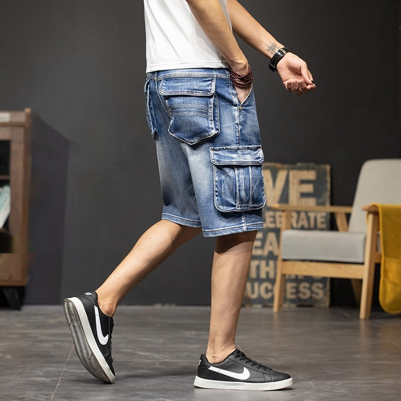 Utilitarian men's casual shorts with practical flap pockets, perfect for comfortable weekend wear & outdoor activities.