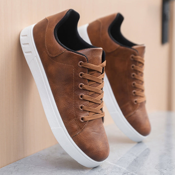 Comfortable men's lace-up sneakers, perfect for modern casual style and versatile everyday fashion.
