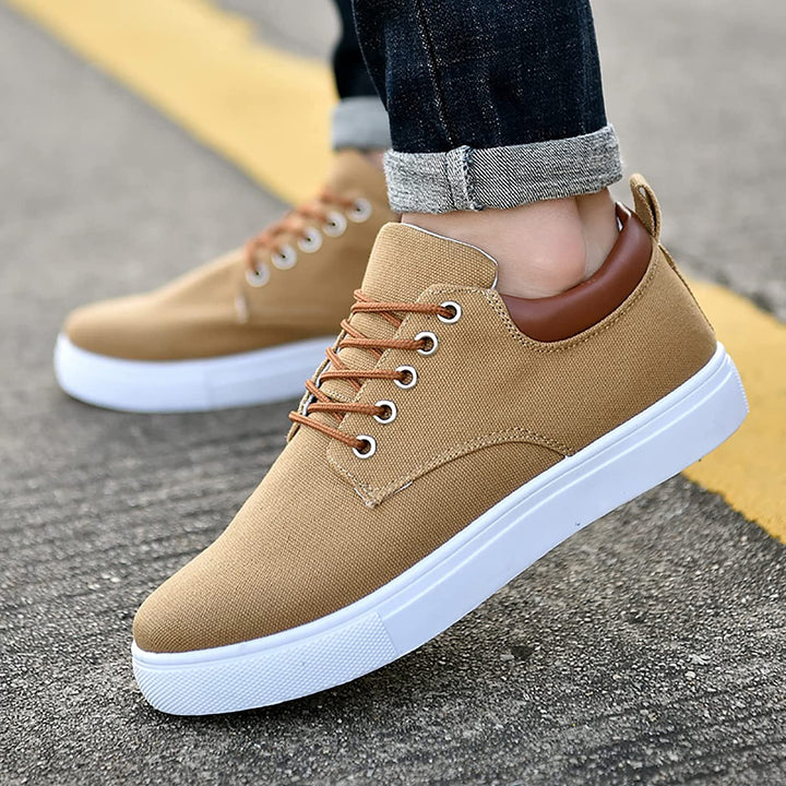 Everyday men's lace-up sneakers, low-top, round toe, offering superior comfort and style.