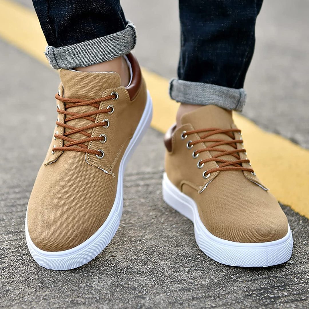 Sleek men's low-top casual shoes with a comfortable platform sole, perfect for daily wear.