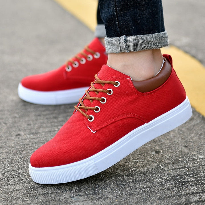 Casual men's lace-up sneakers, low-top design, offering comfort for everyday adventures.